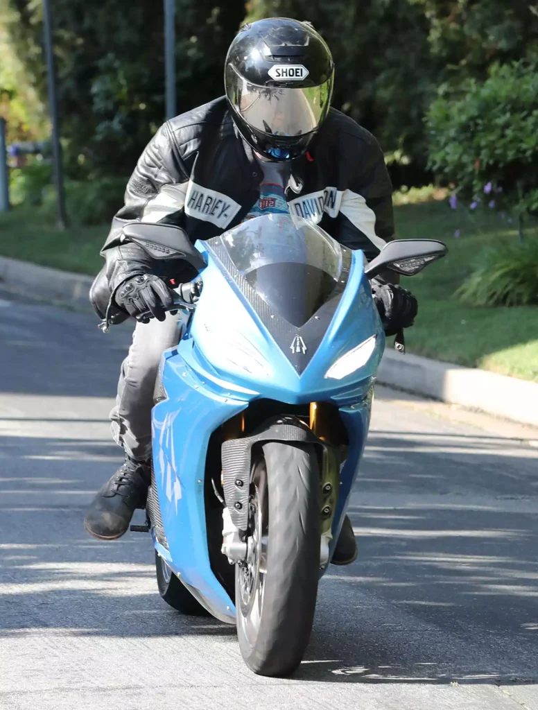 Ben Affleck was seen out riding his bike in Los Angeles on July 14. (PHOTO: ROL-JULIANO/X17ONLINE.COM)