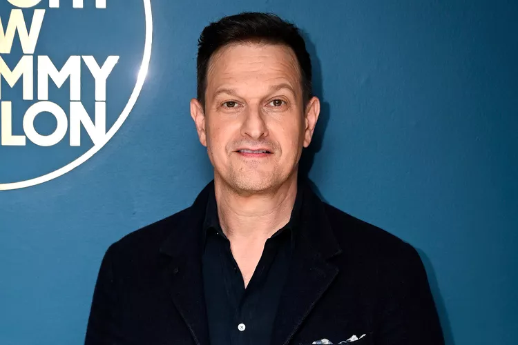 Josh Charles. (PHOTO: VIA PEOPLE, TODD OWYOUNG/NBC VIA GETTY)