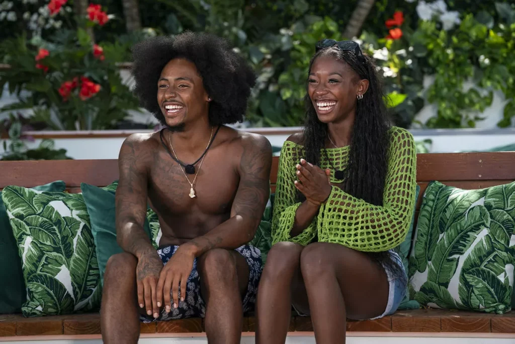 Kordell Beckham and Serena Page on 'Love Island USA'. (PHOTO: VIA PEOPLE, KIM NUNNELEY/PEACOCK)