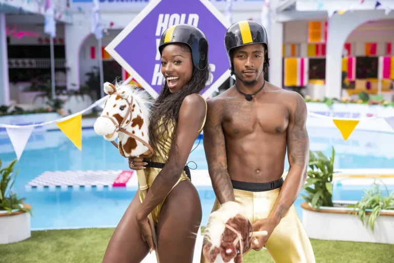 Serena Page and Kordell Beckham on 'Love Island USA'. (PHOTO: VIA PEOPLE, BEN SYMONS/PEACOCK)