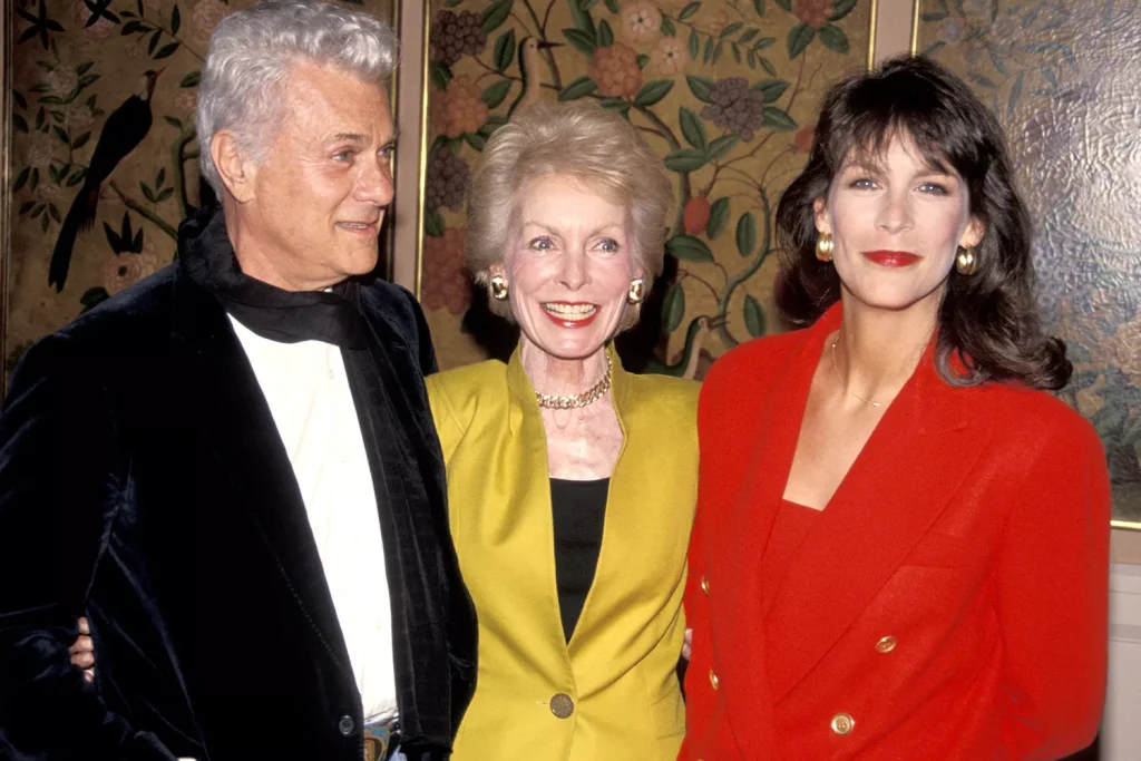 Tony Curtis, Janet Leigh and Jamie Lee Curtis. (PHOTO: VIA PEOPLE, Jim Smeal/Ron Galella Collection via Getty)