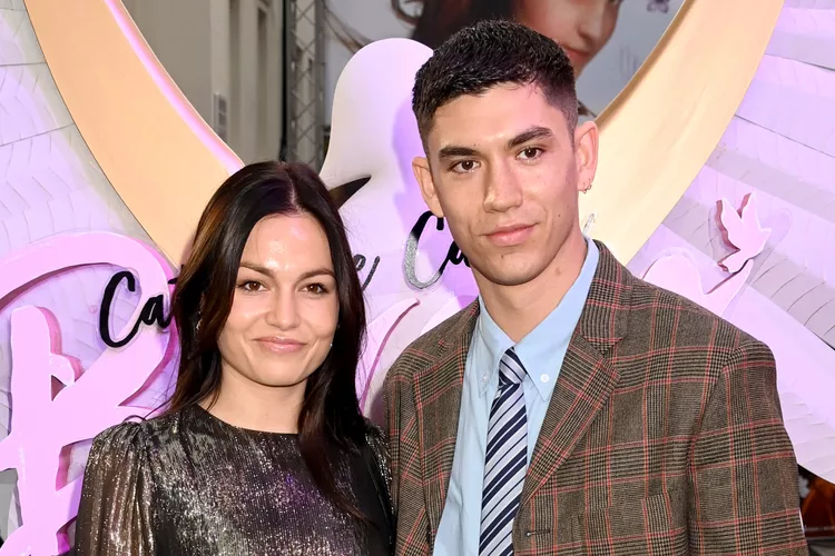 Annie O'Hara and Archie Renaux on September 20, 2022 in London, England. (PHOTO: VIA PEOPLE, Dave J Hogan/Getty)