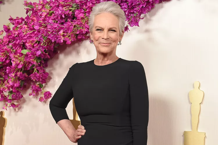 Jamie Lee Curtis. (PHOTO: VIA PEOPLE, Gregg DeGuire/WWD via Getty)