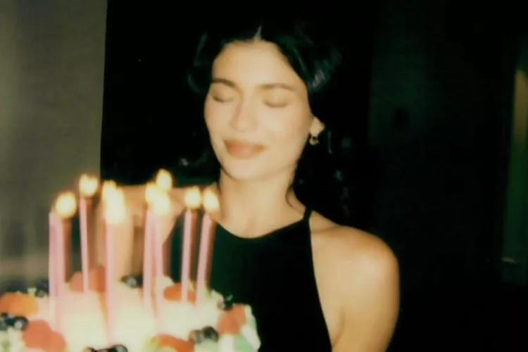 Kylie Jenner celebrates her 27th birthday. (Photo: Kylie-Jenner-Instagram-081124)