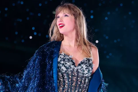 Taylor Swift wears a new outfit during the 'Midnights' era of the Eras Tour in London on Aug. 16, 2024. (PHOTO: VIA PEOPLE, TAS2024/Getty)