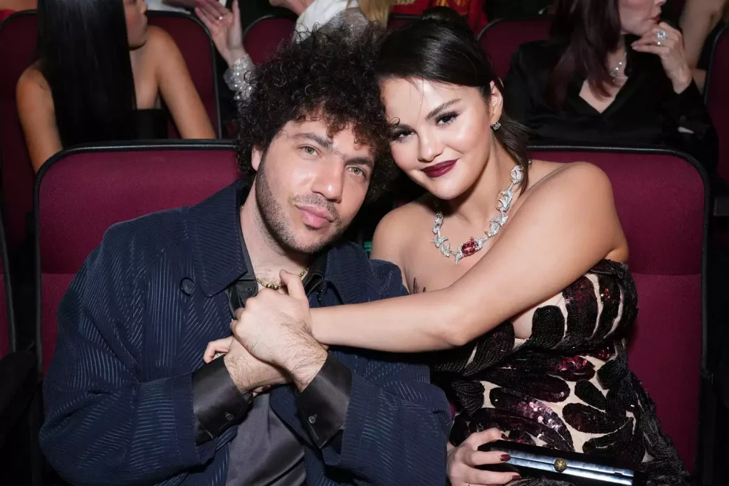 Benny Blanco and Selena Gomez at the 2023 Emmy Awards. (PHOTO: VIA PEOPLE, Jordan Strauss/Invision for the Television Academy/AP Images)