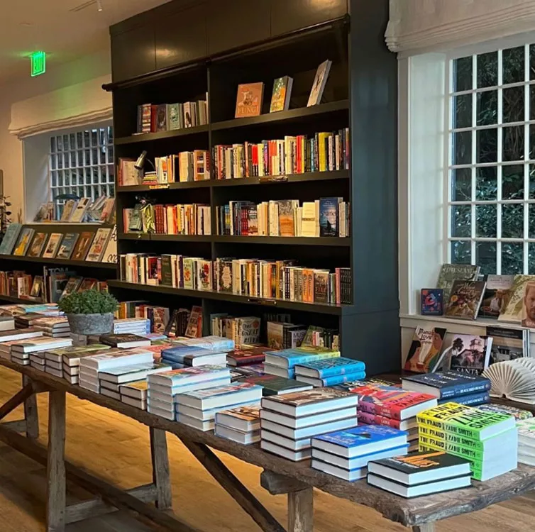 Godmothers bookstore in Summerland, California. (PHOTO: Laura Lynne Jackson/Instagram)