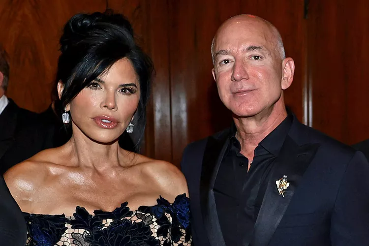 Lauren Sanchez and Jeff Bezos. (PHOTO: VIA PEOPLE, Dimitrios Kambouris/Getty)