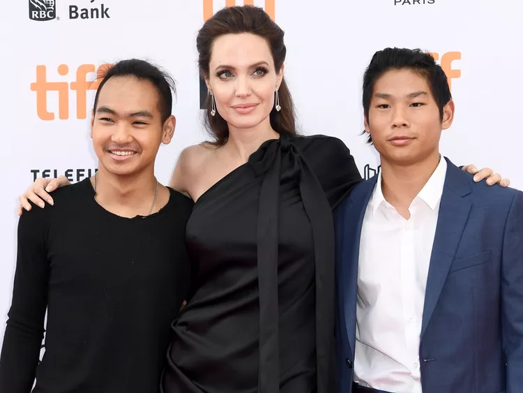 Maddox, Angelina Jolie and Pax on Sept. 11, 2017. (PHOTO: VIA PEOPLE, Emma McIntyre/Getty)