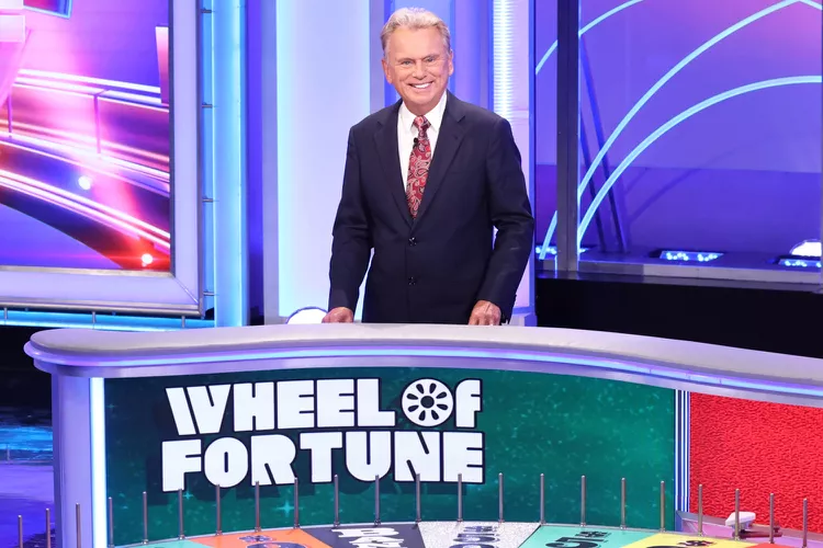 Pat Sajak on 'Wheel of Fortune'. (PHOTO: VIA PEOPLE, Carol Kaelson/Quadra Productions, Inc./CBS)