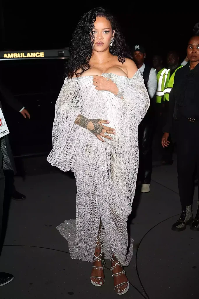 Rihanna arrives at the Alaïa New York Fashion Week show on Sept. 6, 2024. (PHOTO: VIA PEOPLE, Tatiana / BACKGRID)