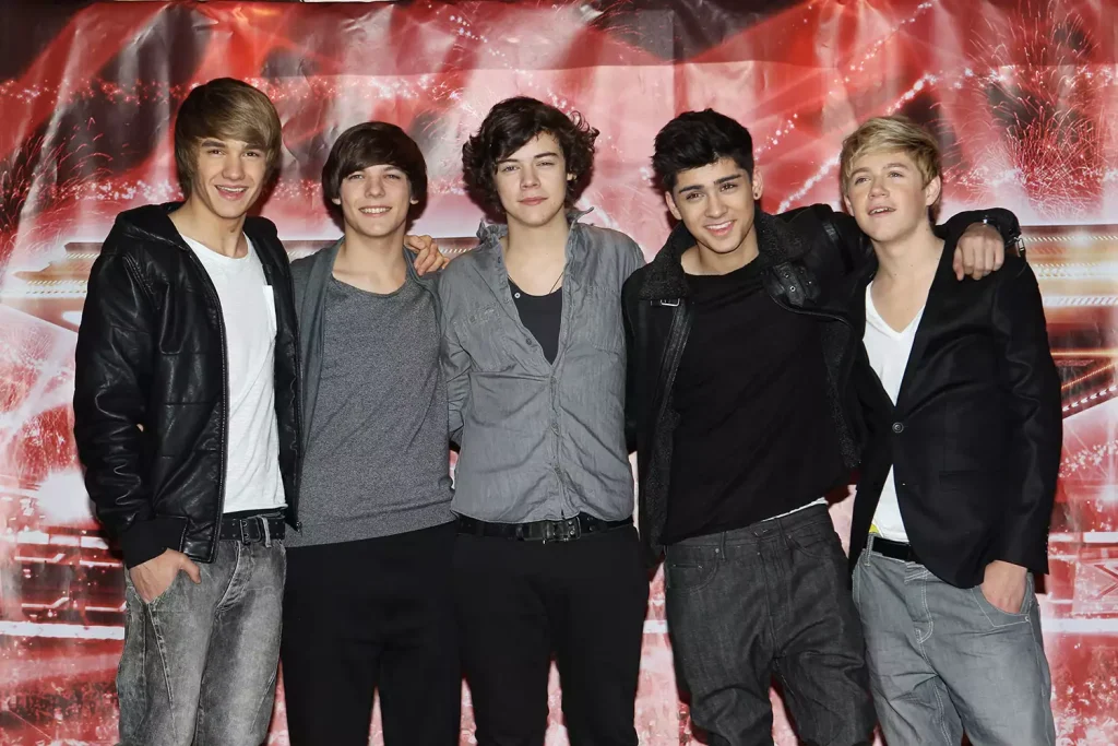 One Direction Cover Kelly Clarkson in Unseen X-factor Footage, December 2010.