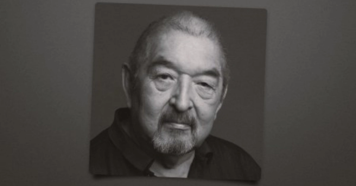 Graham Greene Dead.